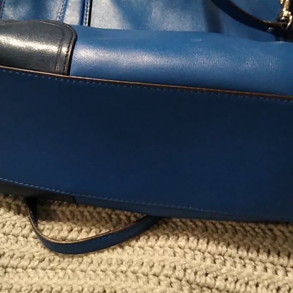 Coach - Picture 3 of 8